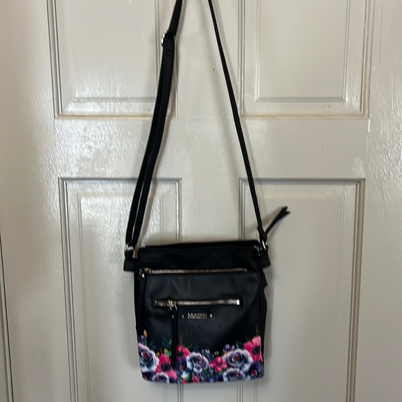 Rosetti small handbag 8.5 x 9 inches - Picture 3 of 7